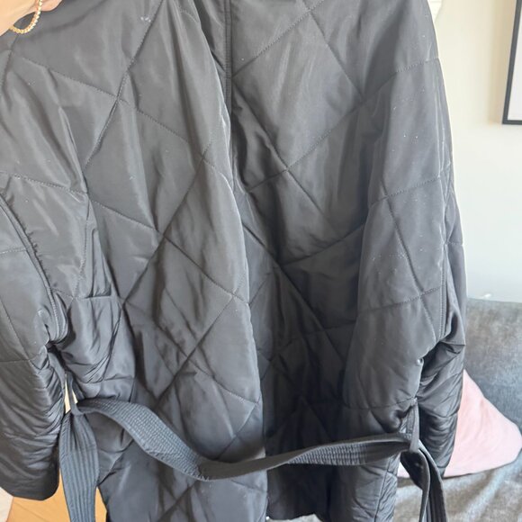 Alo Urbanite Jacket in Black - Picture 4 of 5